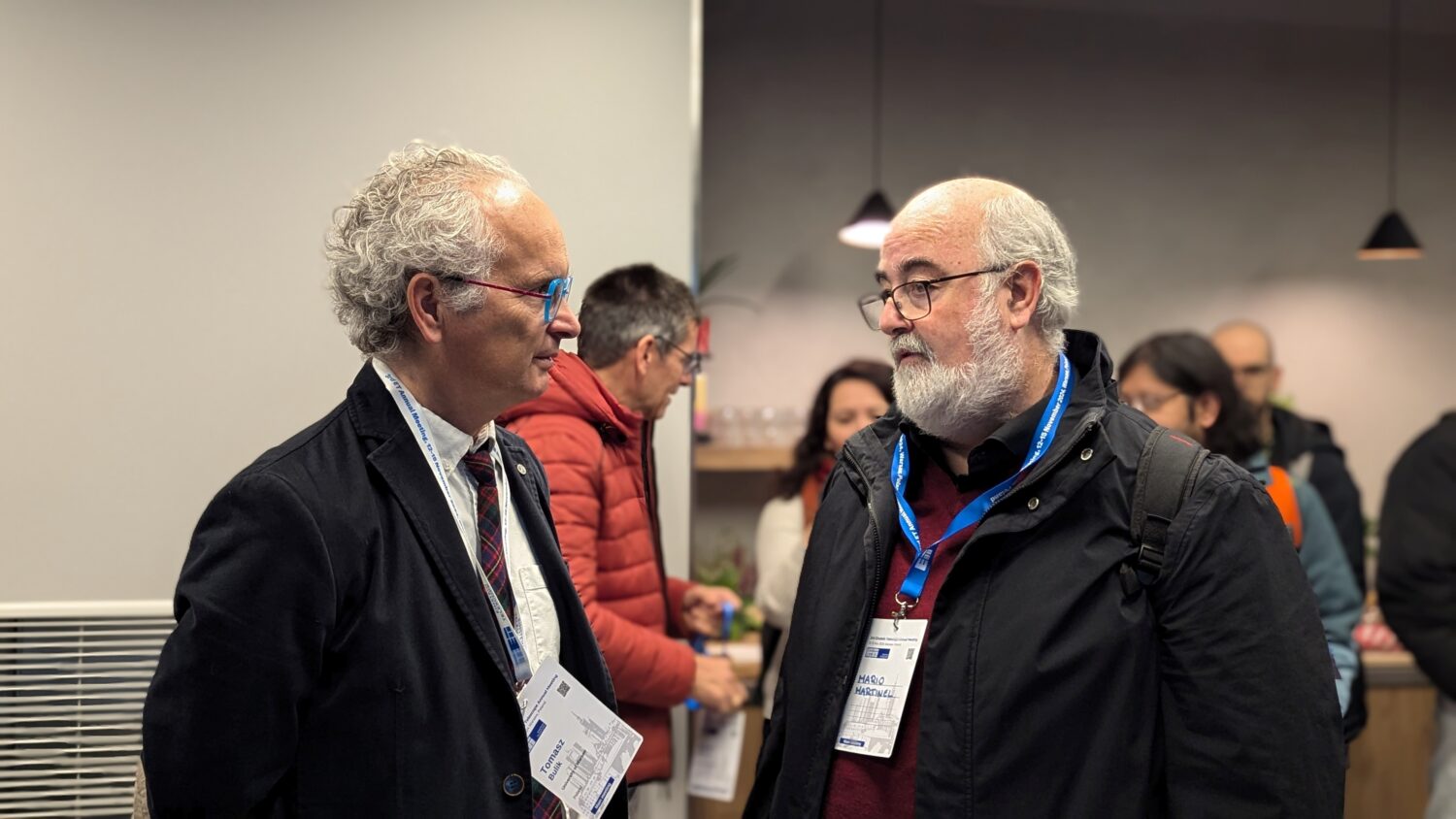 The photo shows people chatting during the ET annual meeting in Warsaw 2024.