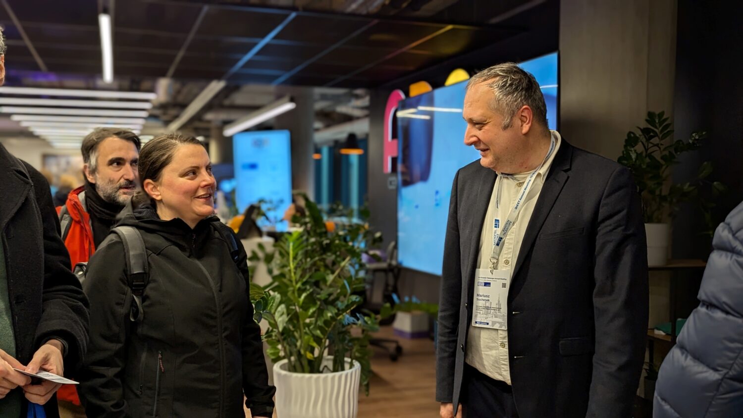 The photo shows people chatting during the ET annual meeting in Warsaw 2024.